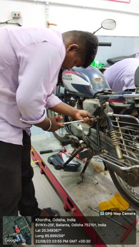 Bike-maintanance-by-student